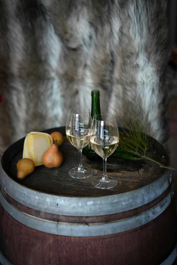 Comment organiser une soirée de dégustation de vins et fromages dans un restaurant traditionnel?