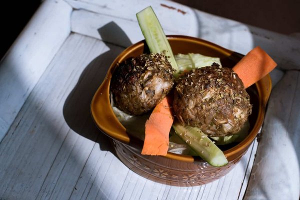 Comment réussir des boulettes de viande à la sauce tomate avec une cuisson tendre?